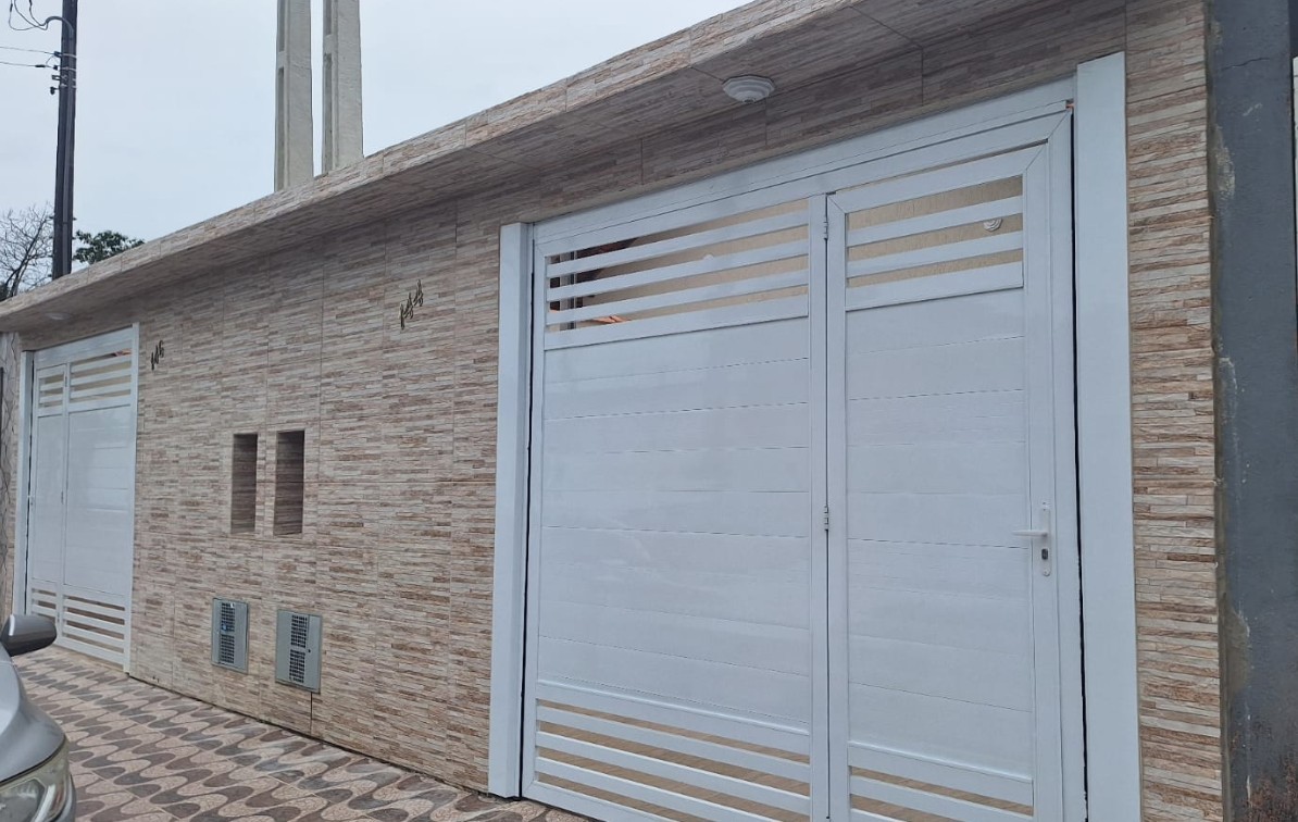 Casa para Venda em Itanhaém, Jardim Corumbá, 3 dormitórios, 2 suítes, 1 banheiro, 2 vagas