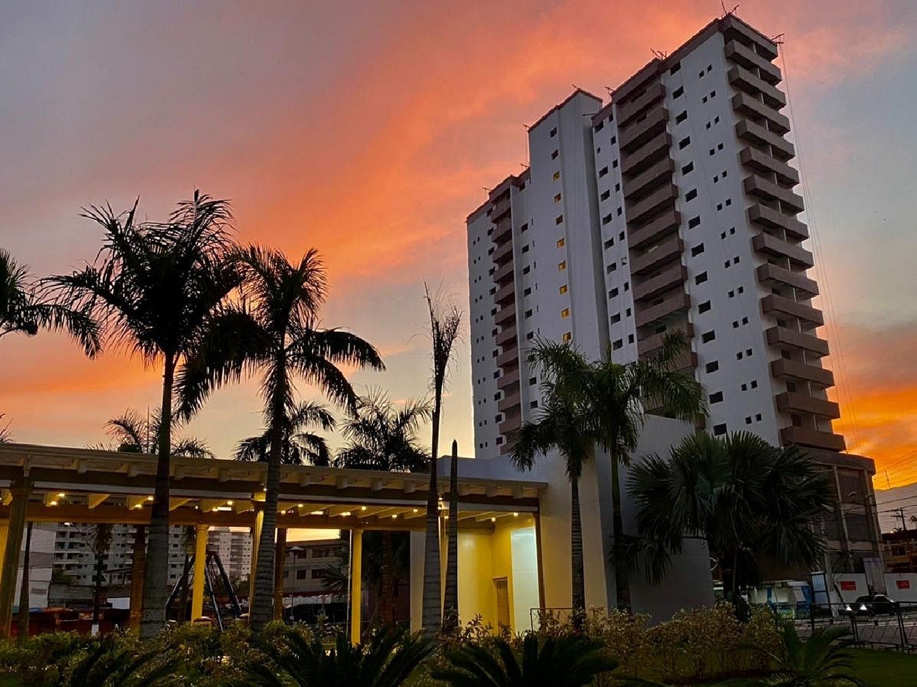 Apartamento 2 dormitórios para Venda em Praia Grande, Caiçara, 2 dormitórios, 2 suítes, 1 banheiro, 2 vagas