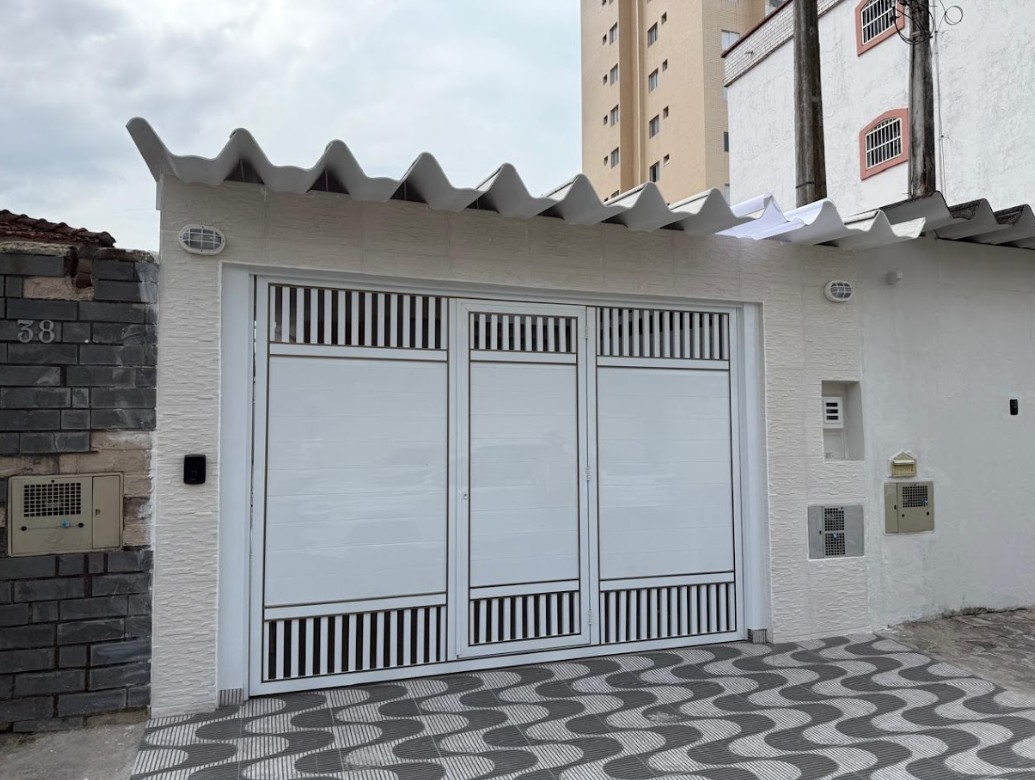 Casa 2 dormitórios para Venda em Praia Grande, Maracanã, 2 dormitórios, 1 suíte, 1 banheiro, 2 vagas